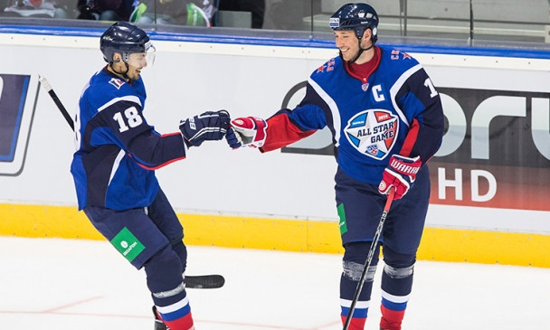 Ozoliņam vārti KHL Zvaigžņu spēlē, Rietumiem pirmā uzvara