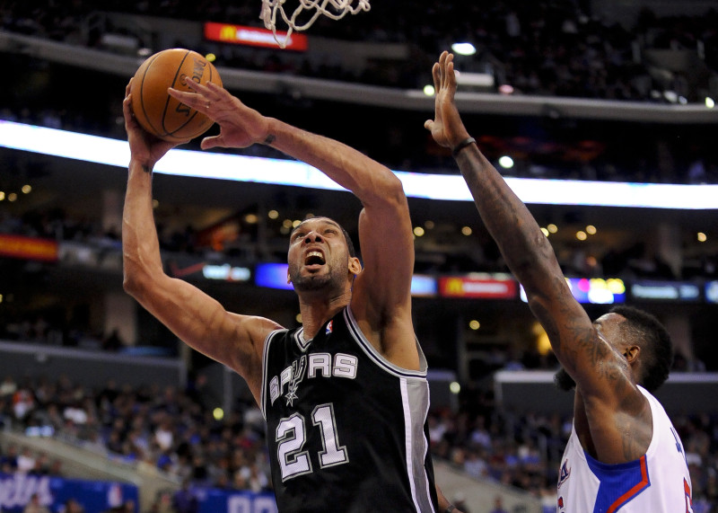 NBA Rietumu konferences milžu cīņā "Spurs" uzveic "Clippers"