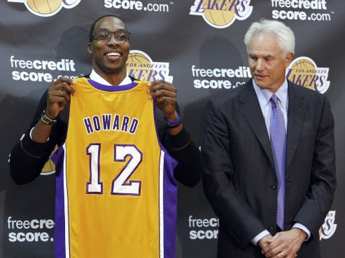 "Lakers" pagarina līgumu ar ģenerālmenedžeri Kapčaku