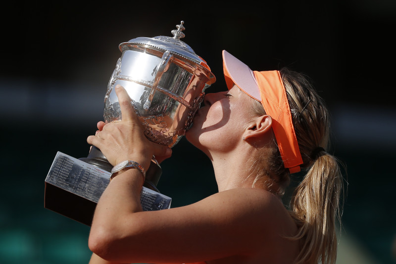 Šarapova trīs setu drāmā izcīna otro "French Open" titulu