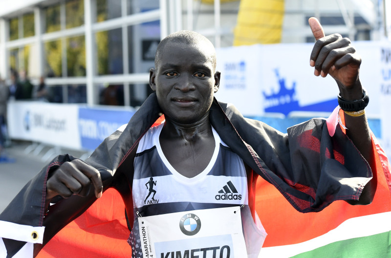 Kenijietis Kimeto Berlīnē labo pasaules rekordu maratona distancē