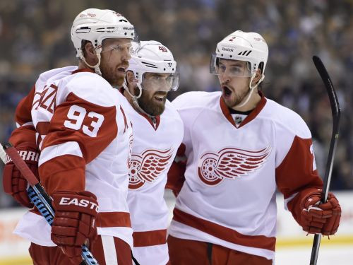 Zeterberga četras piespēles nokārto "Red Wings" uzvaru Toronto