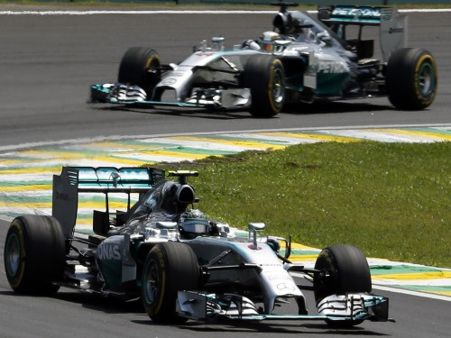 Rosbergs nosargā vadību un pārtrauc Hamiltona piecu uzvaru sēriju