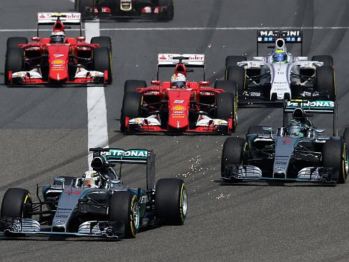 Hamiltons pārliecinoši uzvar F1 sezonas 3. posmā Šanhajā