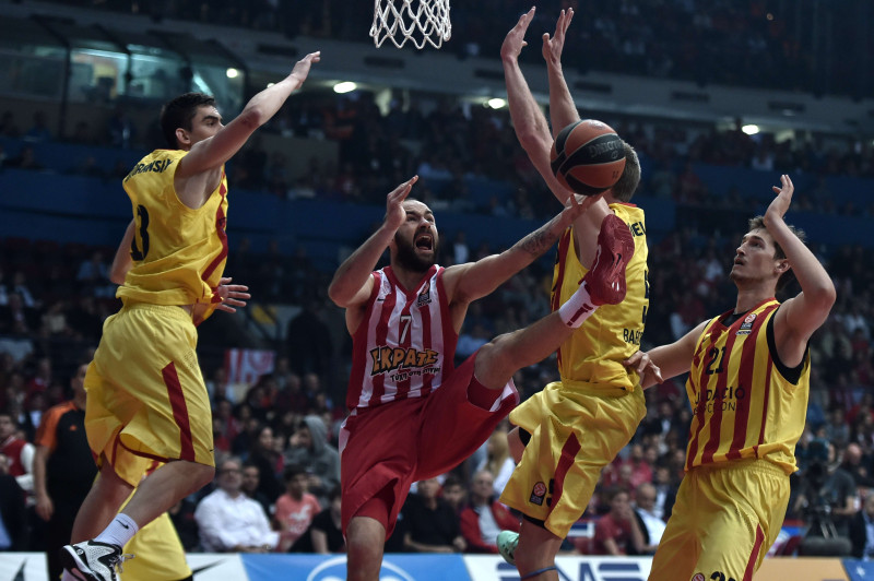 "Olympiacos" nosargā uzvaru pār "Barcelona", "Anadolu Efes" pārspēj "Real"