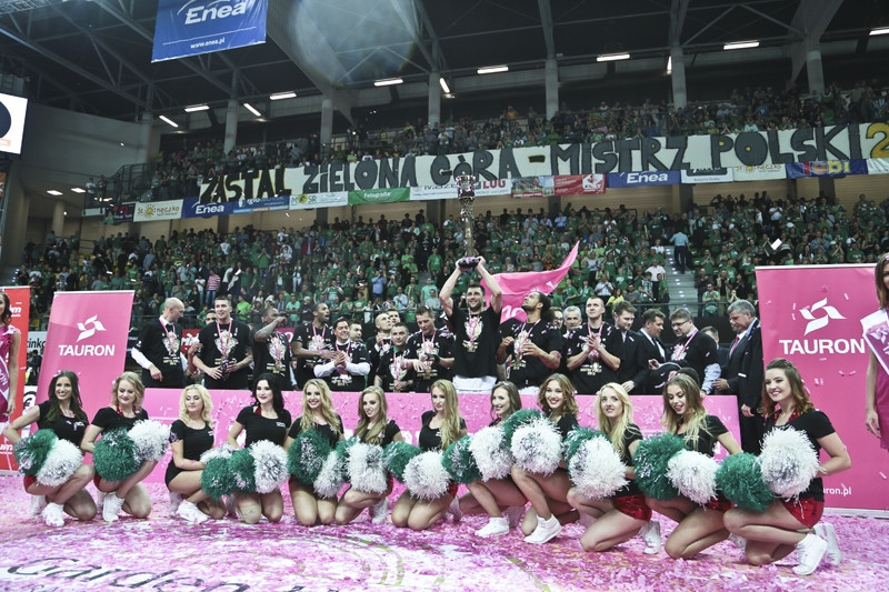 Polijā pēc gada pārtraukuma par čempioni kļūst "Zielona Gora"