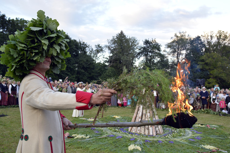 Vasaras saulgriežu svētki Turaidas Jāņkalnā