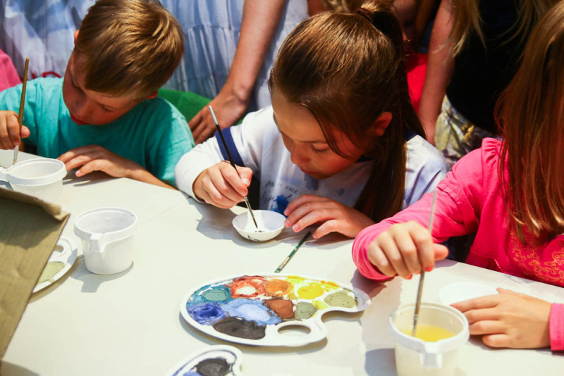 Rīgas svētki Ziemeļblāzmā, Imantā un Iļģuciemā, „Seno pastkaršu stāsts” un porcelāna darbnīca „Zīmes ūdenī”