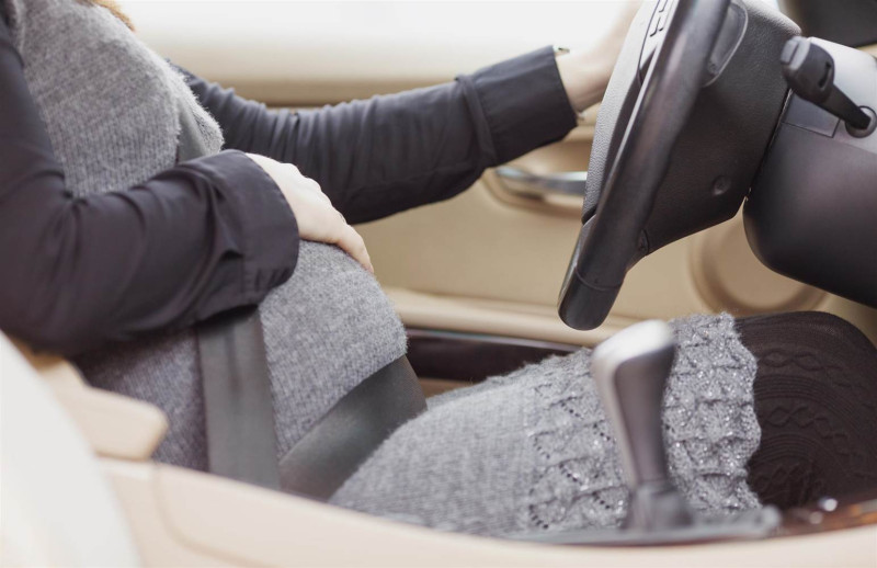 8 pamatnoteikumi, kā vadīt auto, ja esat grūtniece