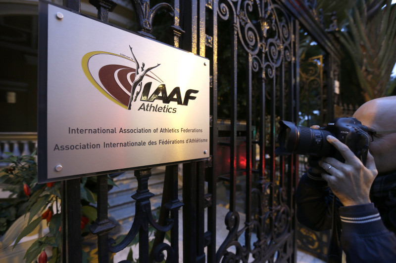 IAAF plānojusi aizkavēt dopingā pieķerto Krievijas atlētu paziņošanu