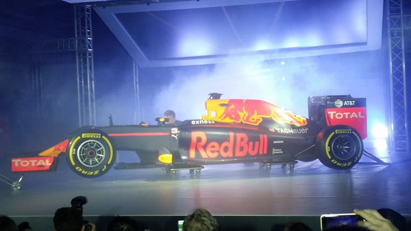 "Red Bull" F1 komanda atklāj jauno krāsojumu