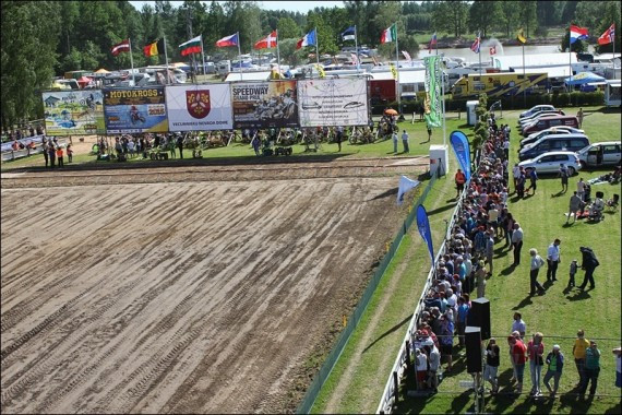 Stelpes trasi pasaules ātrākajiem blakusvāģiem iesildīs Eiropas motokrosa čempionāts