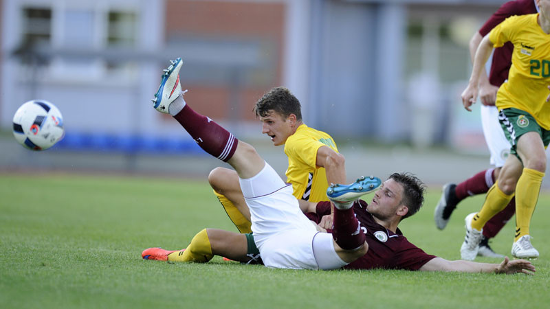 Latvija FIFA rangā zaudē piecas vietas, Velsa gandrīz ielaužas desmitniekā