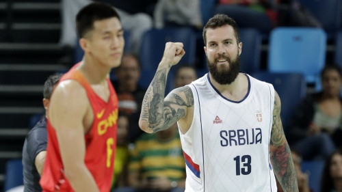 Austrālijas basketbolistiem ceturtā uzvara, Serbija iekļūst 1/4 finālā