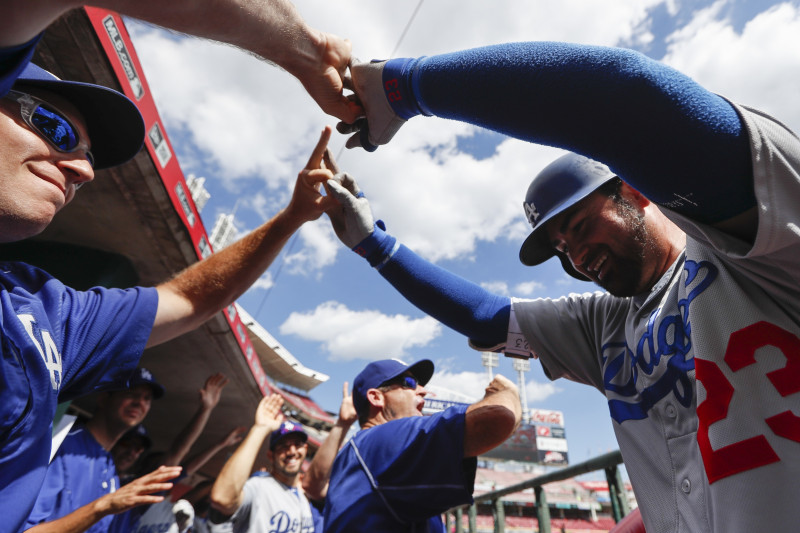 "Dodgers" gūst 18 punktus un pārspēj "Reds"