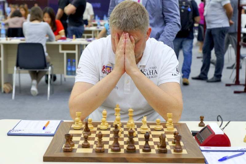 Latvijas vīrieši šaha olimpiādē pakāpjas uz 7. vietu