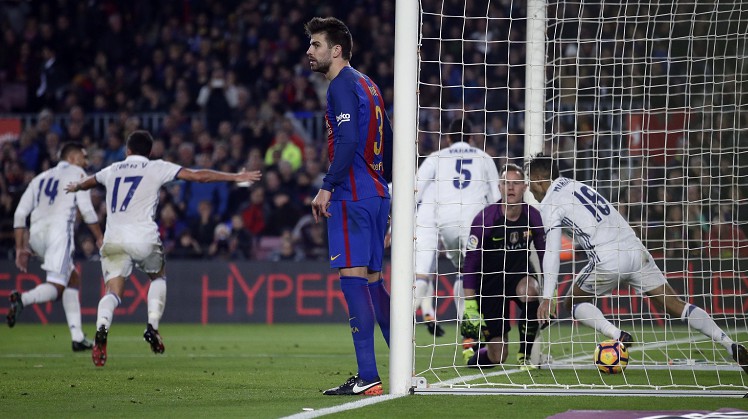 Madrides "Real" Ramosa personā Barselonā izrauj 1:1 un gavilē