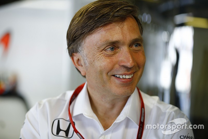 "McLaren" komanda atbrīvojas arī no vadītāja Kapito