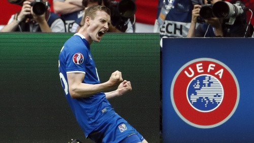 Islandiešu uzbrucējs: "Treneris teica, ka Anglija ir pārvērtētākā izlase, pret kādu spēlējis"