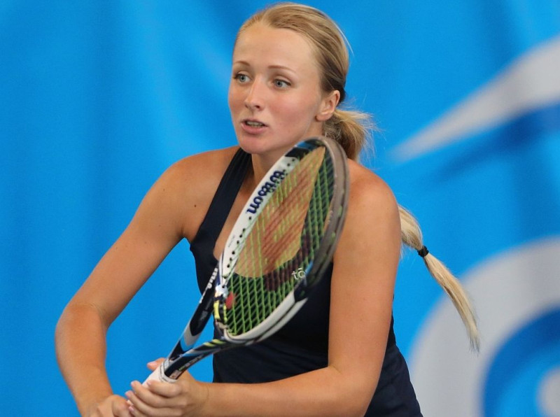 Marcinkeviča WTA līmeņa dubultspēlē zaudē titulētajai Hingisai