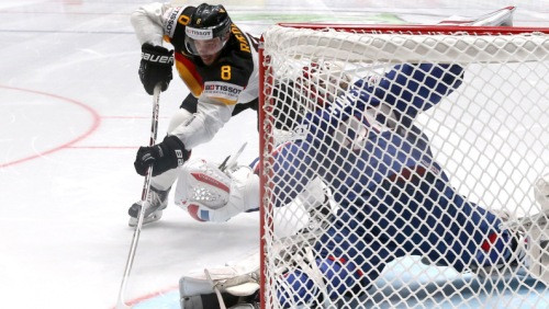Latvijas pretiniecei Vācijai pievienojas pirmais spēlētājs no NHL, piekrīt vēl divi