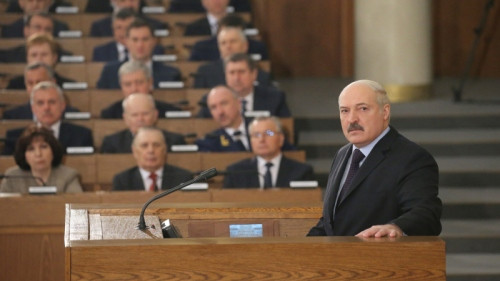 Lukašenko kritizē profesionālo sportu: "Mūs dauza latvieši ar 200 hokejistiem"