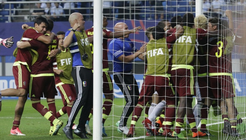 PK U-20: Venecuēla izglābjas pēdējās minūtēs un finālā spēlēs pret Angliju