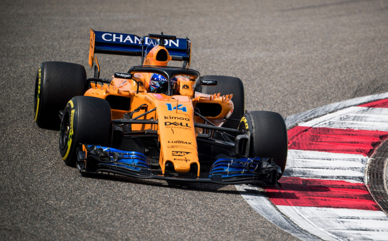 "McLaren" ar jauno sacīkšu auto pirmo reizi startēs vien Barselonā