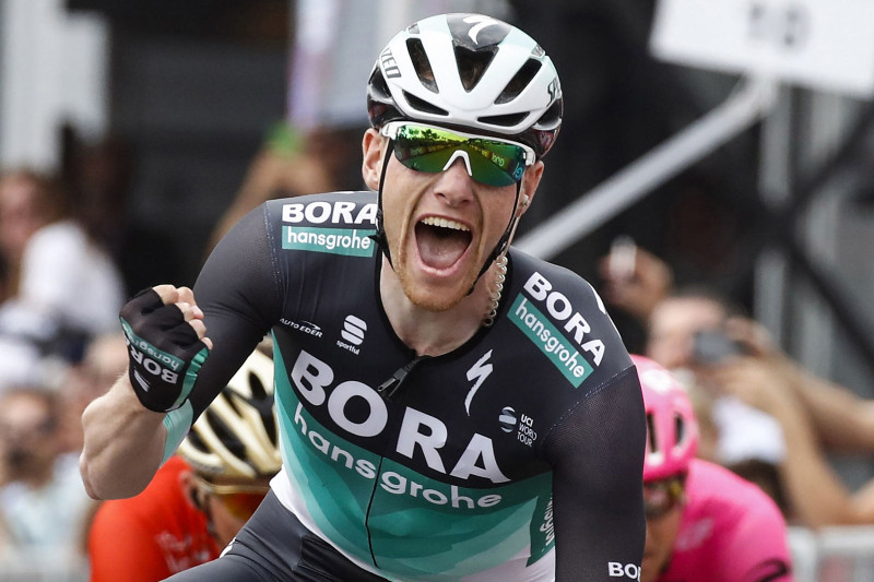 Benets uzvar "Giro d'Italia" septītajā posmā, Neilands finišē otrajā simtā
