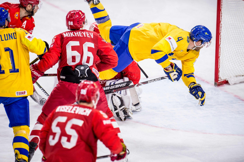 Zviedrija atspēlējas un spēj uzveikt arī Krievijas hokejistus