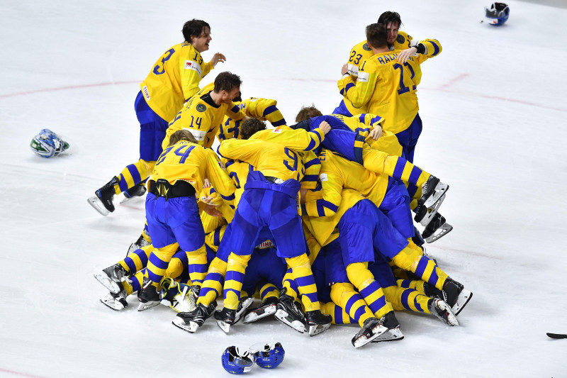 Zviedrija pēcspēles metienos pieveic Šveici un uzvar otro gadu pēc kārtas