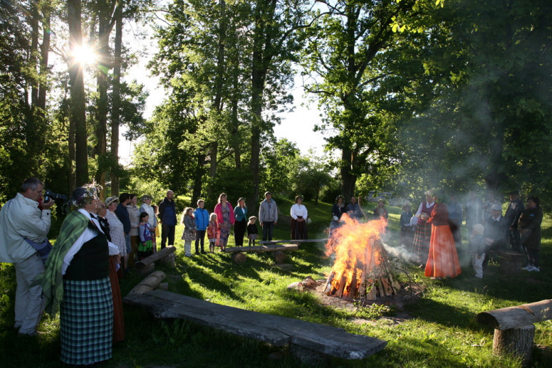 Vasaras saulgrieži latviskās tradīcijās Pastariņa muzejā