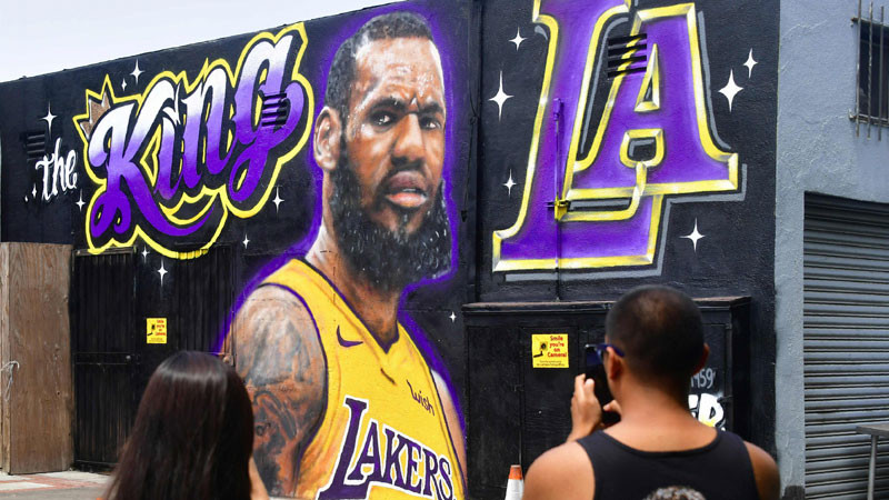 Lebrons oficiāli parakstījis līgumu ar "Lakers"