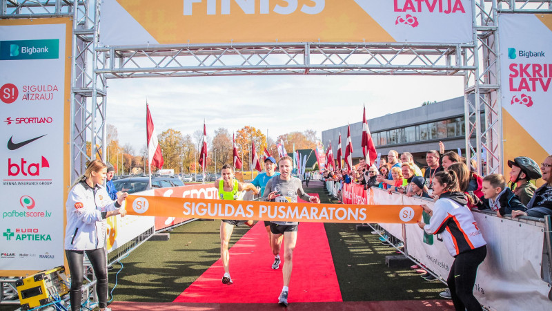 Girgensons sīvā cīņā triumfē Siguldas pusmaratonā