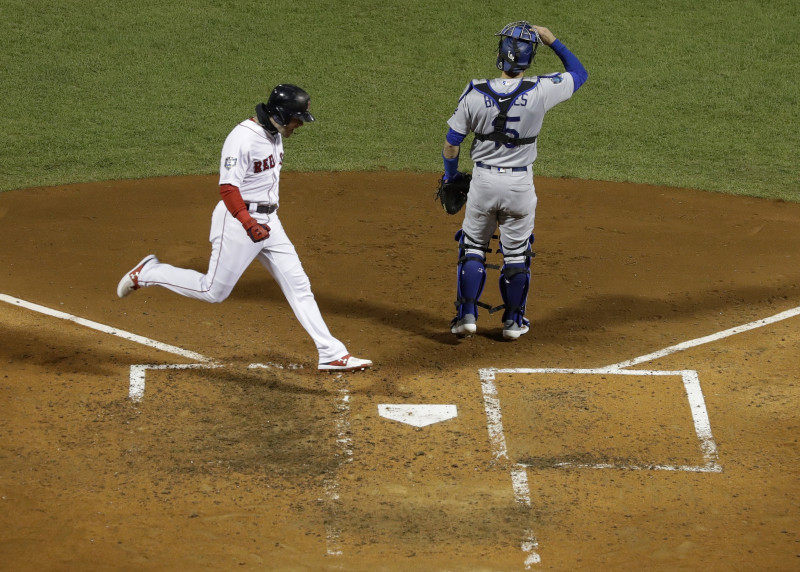 Praiss un Martinezs nodrošina "Red Sox" otro uzvaru Pasaules sērijā