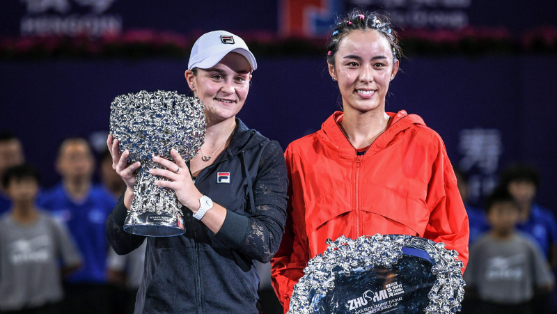 "WTA Elite Trophy" turnīrā uzvar brīnumaini no grupas izkļuvusī Bārtija