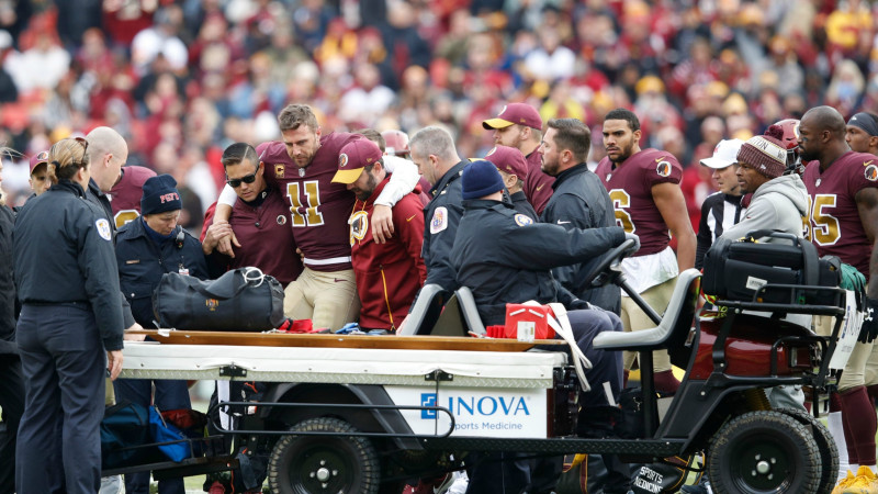 NFL spēlētājs Smits cīnās ar pēcoperācijas infekciju, apdraudēta karjera