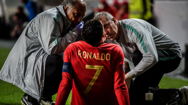 Ronaldu izvairījies no nopietnas traumas Portugāles izlases spēlē