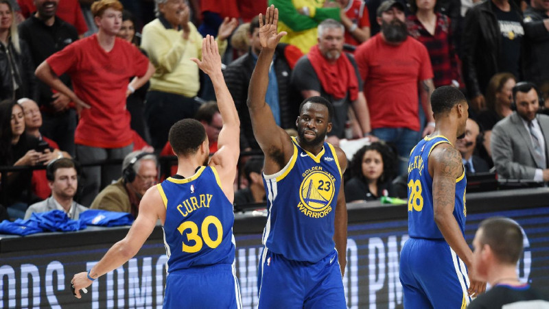 Karijam un Grīnam "triple-double", "Warriors" atkal iekļūst NBA finālā