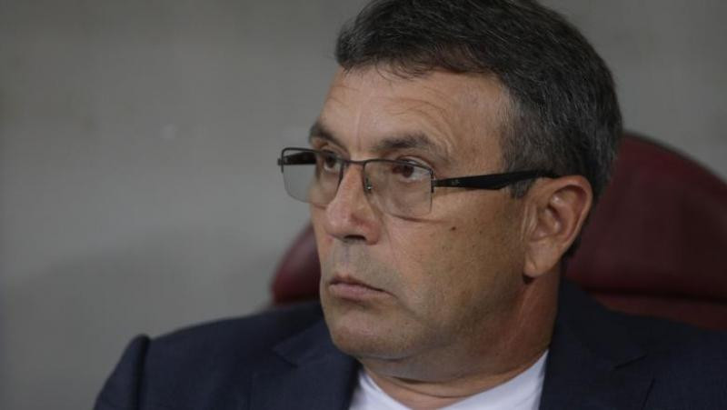 Spēles laikā sirdstrieku piedzīvo Bukarestes "Dinamo" galvenais treneris