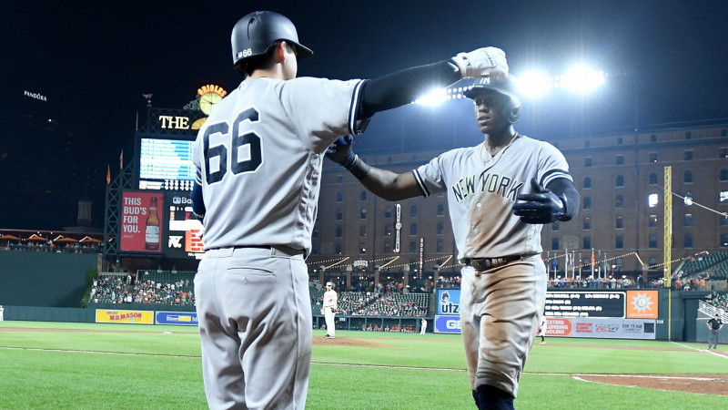 "Yankees" uzstāda MLB rekordu, Deviss konfliktē ar menedžeri