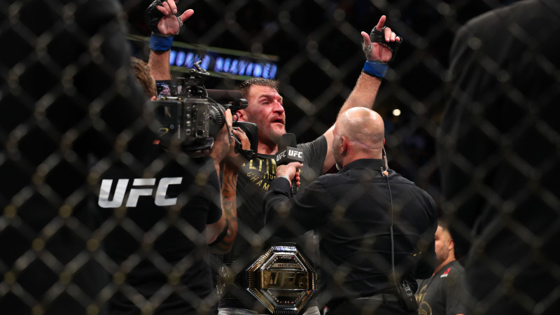 Miočičs sakauj Kormjē un atgūst UFC titulu, Diazs atgriežas ar uzvaru