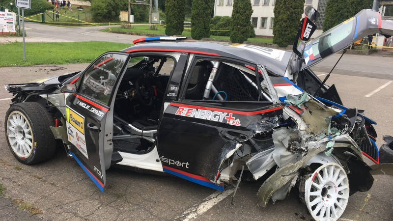 Video: Grjazins smagā avārijā Čehijā iznīcina rallija mašīnu