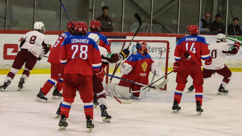 U18 hokejisti atspēlējas no 1:3, bet zaudē Krievijai bullīšos