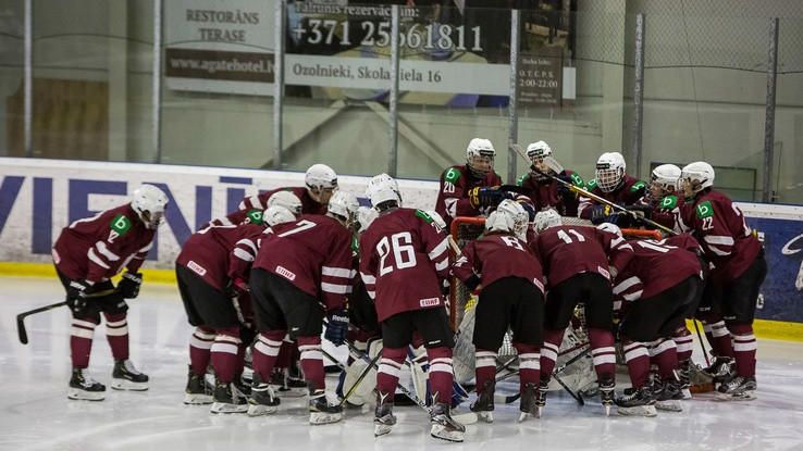 Latvijas kadetu un jauniešu hokeja izlasēm mainīgas sekmes pret Norvēgiju