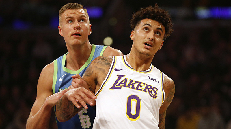 Porziņģis met pāri Deivisam, "Mavericks" pārtrauc "Lakers" desmit uzvaru sēriju
