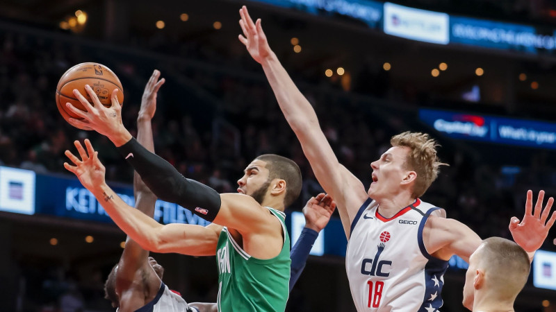 Pasečņikam 7+4, traumu mocītā "Wizards" turpina pārsteigt, pārspējot "Celtics"