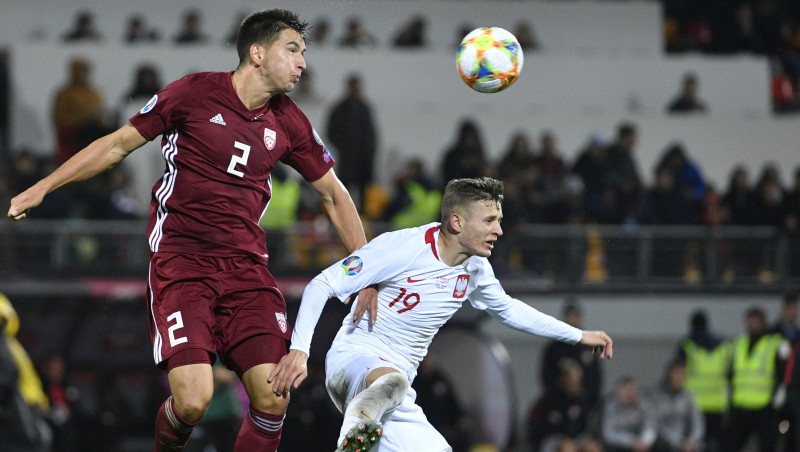 Latvijas izlases aizsargs Maksimenko oficiāli pievienojas Japānas 2. līgas klubam