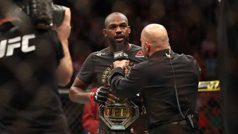 Pēc konflikta ar UFC prezidentu Džounss gatavs atteikties no sava titula