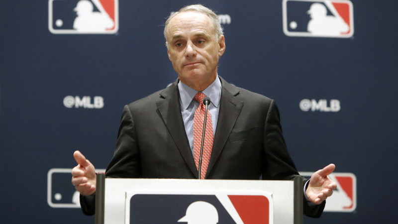 Komisārs draud slēgt MLB sezonu